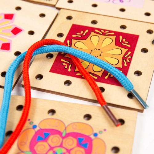 Детска забавна играчка Дървени плочки за нанизване с шнур | PAT32819