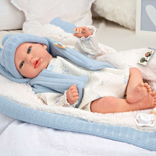 Детска кукла-бебе Мартин с пухено одеяло в синьо 40 см | PAT45273