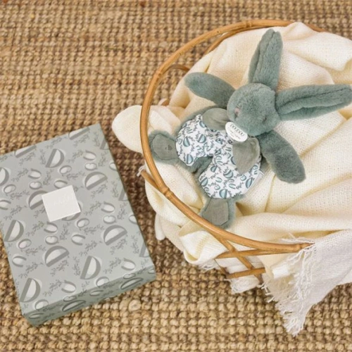 Бебешка плюшена играчка Заек за гушканe Sage green 18см PAT66137