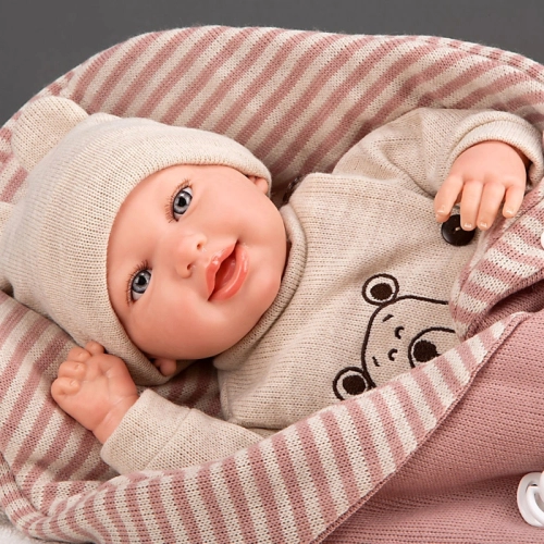 Усмихната кукла-бебе Лейн със спален чувал и биберон 45 см PAT68369
