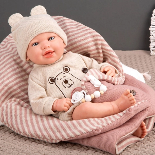 Усмихната кукла-бебе Лейн със спален чувал и биберон 45 см PAT68369