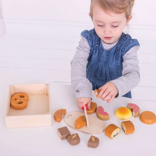 Детска дървена играчка BigJigs Cutting Bread and Pastries Crate | P88675