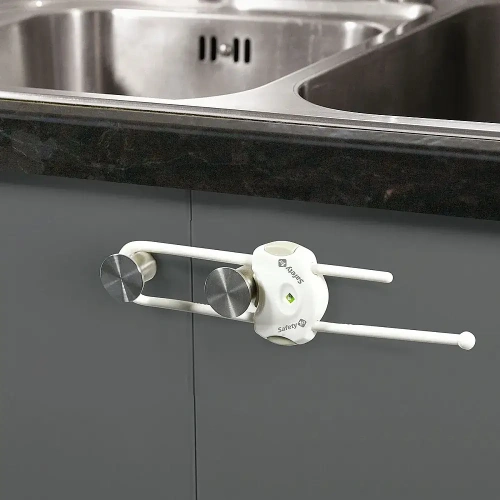 Устройство за заключване на шкаф с плъзгащ механизъм Safety 1st P33269