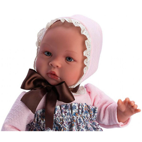 Детска кукла за игра Лея с рокличка на сини цветя и голяма кафява панделка | PAT4112