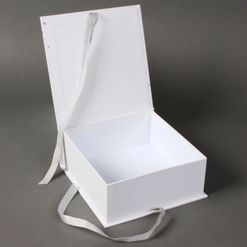 Кутия за бебешки спомени с посребрена декорация | PAT9126